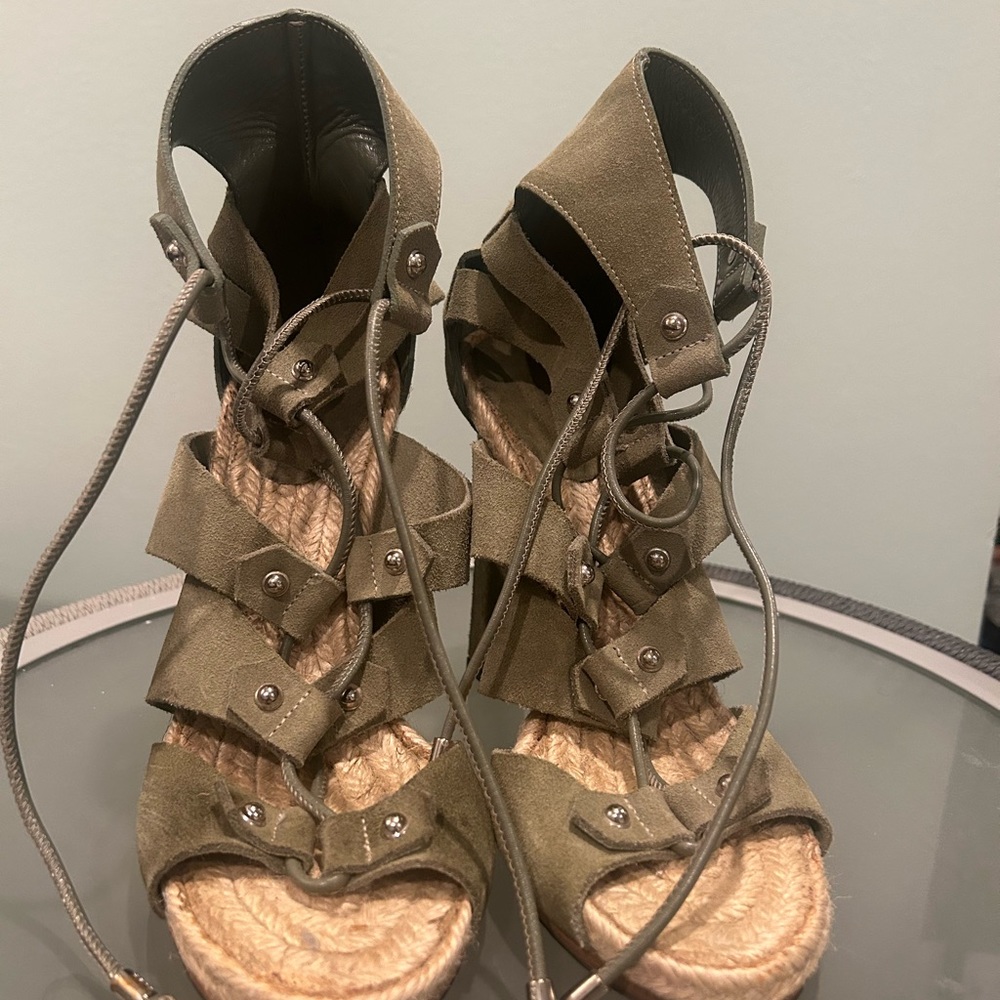 ‼️SOLD‼️Gucci lace up heels sz 38